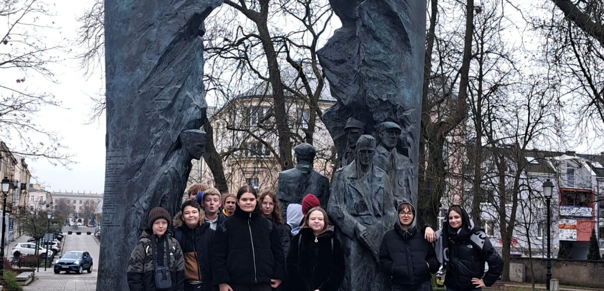 006aec42 1cda 4c70 abc3 ad56b8a8ee8d