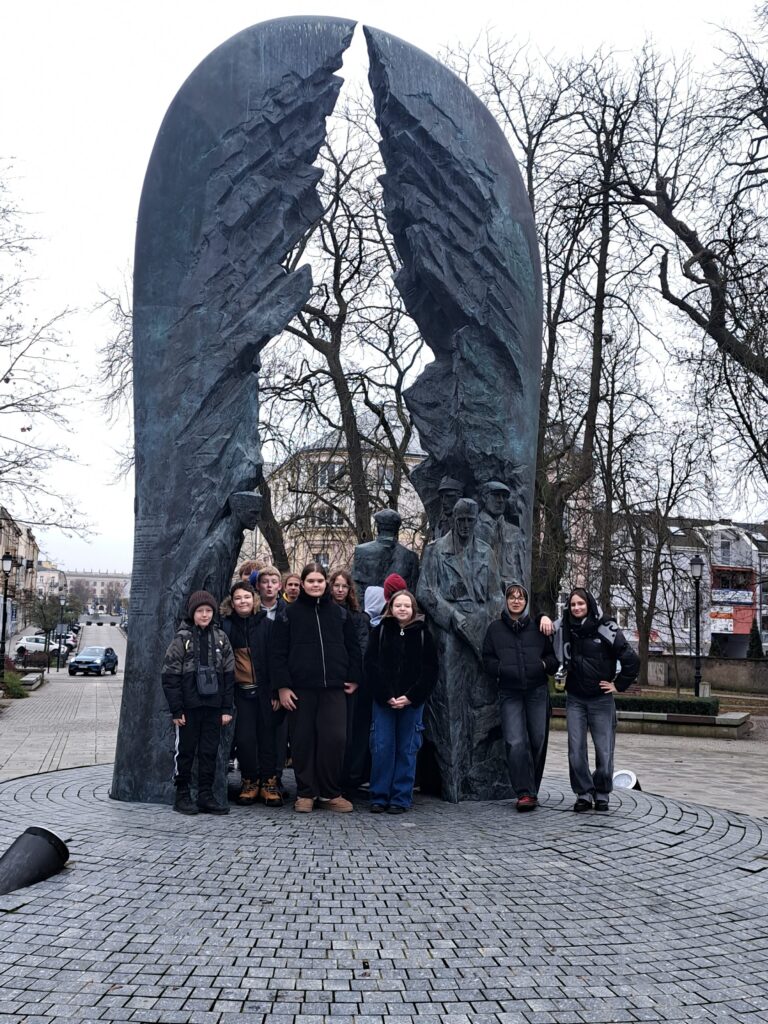 006aec42 1cda 4c70 abc3 ad56b8a8ee8d